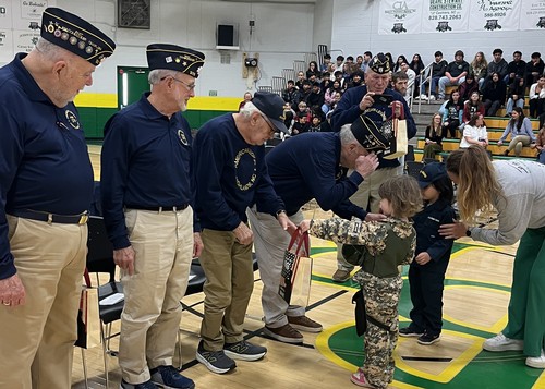 Presentation of gifts by Pre-K